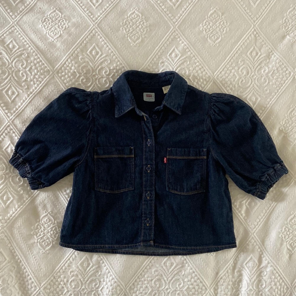 Cropped puff sleeve Levi’s denim shirt